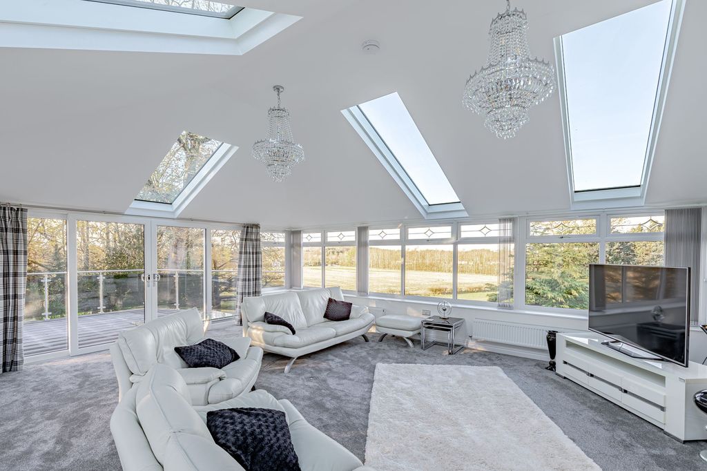 Property photo 3 of 52