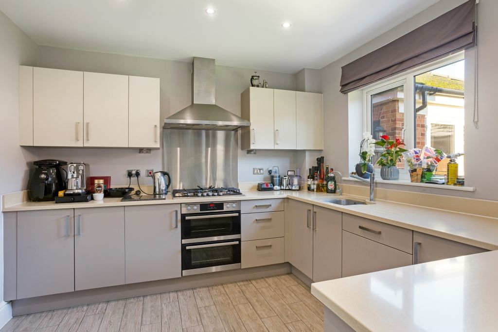 Property photo 2 of 18 Kitchen2