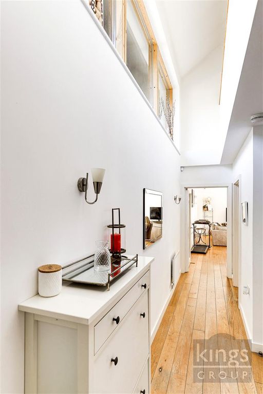 Property photo 3 of 28 Entrance Hall Jpg