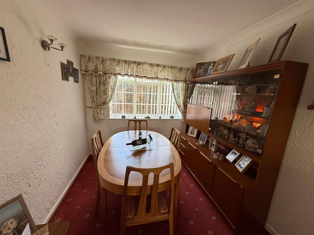 Property photo 3 of 17 Ff99Bf04-Fdf0-4790-Aff8-A4582F51c529.Jpg