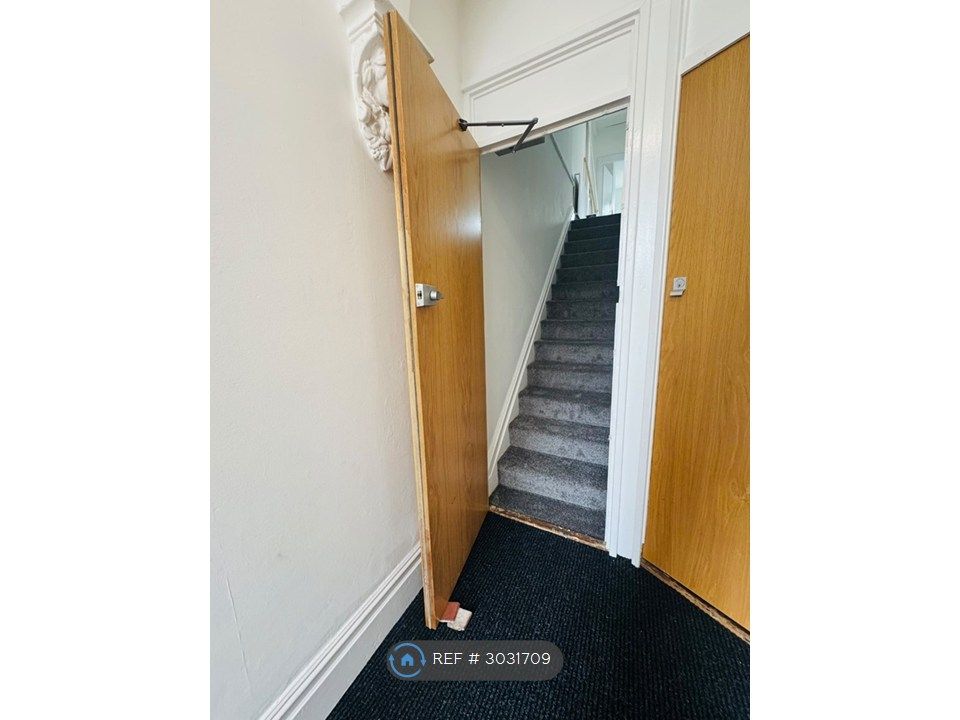 Property photo 2 of 12 Flat Entrance