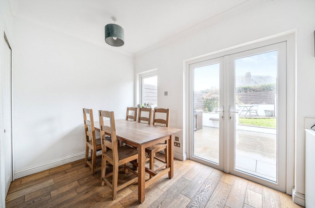Property photo 3 of 14 Dining Area