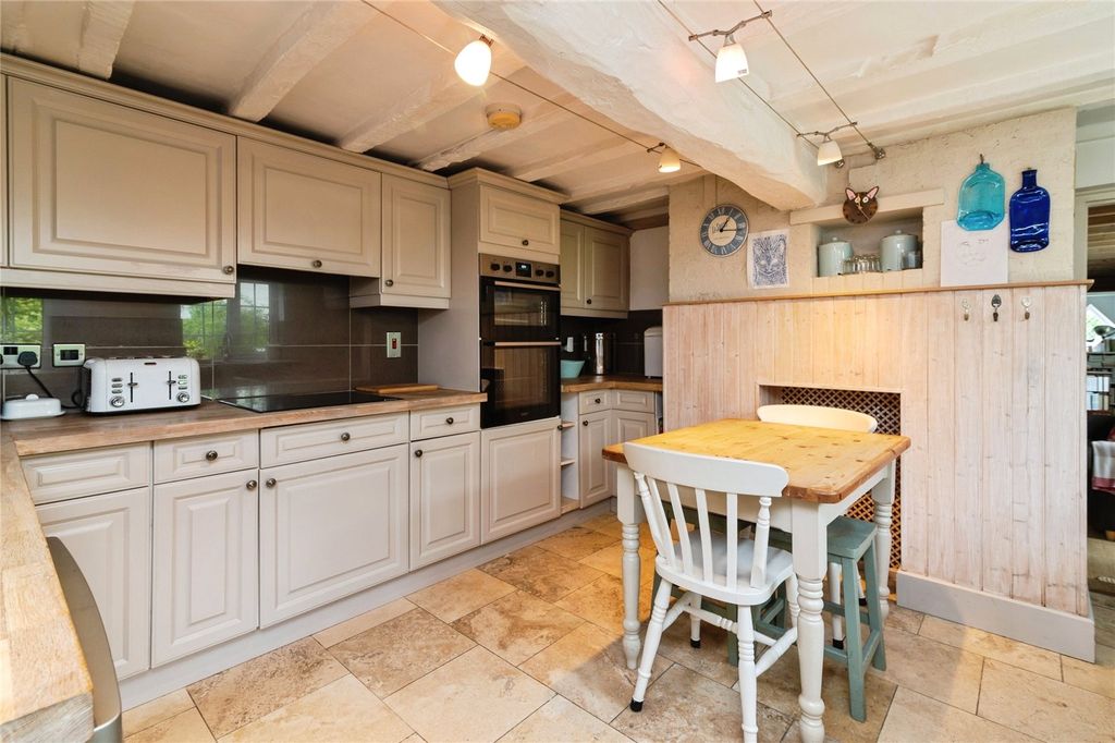 Property photo 2 of 19 Kitchen