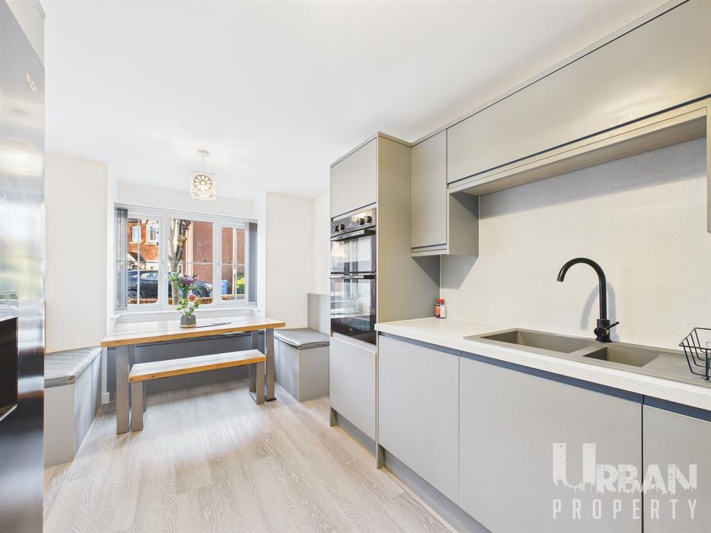 Property photo 3 of 21 Cam03038G0-Pr0210-Still014.Jpg