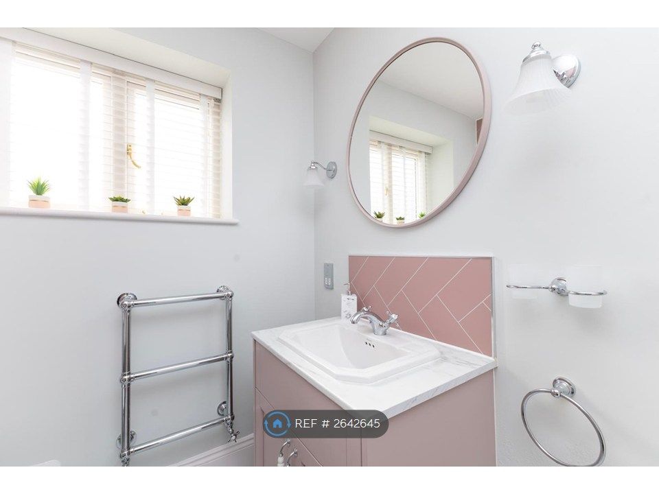 Property photo 3 of 30 Luxury Bathroom