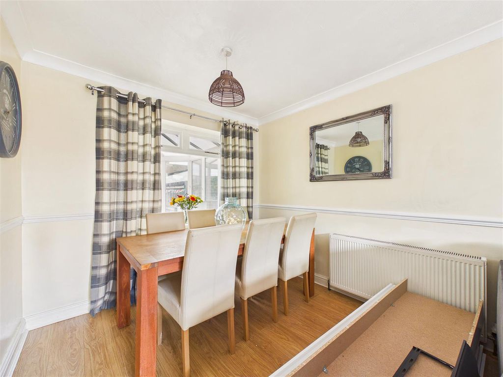 Property photo 3 of 13 Cam05193G0-Pr0208-Still003.Jpg