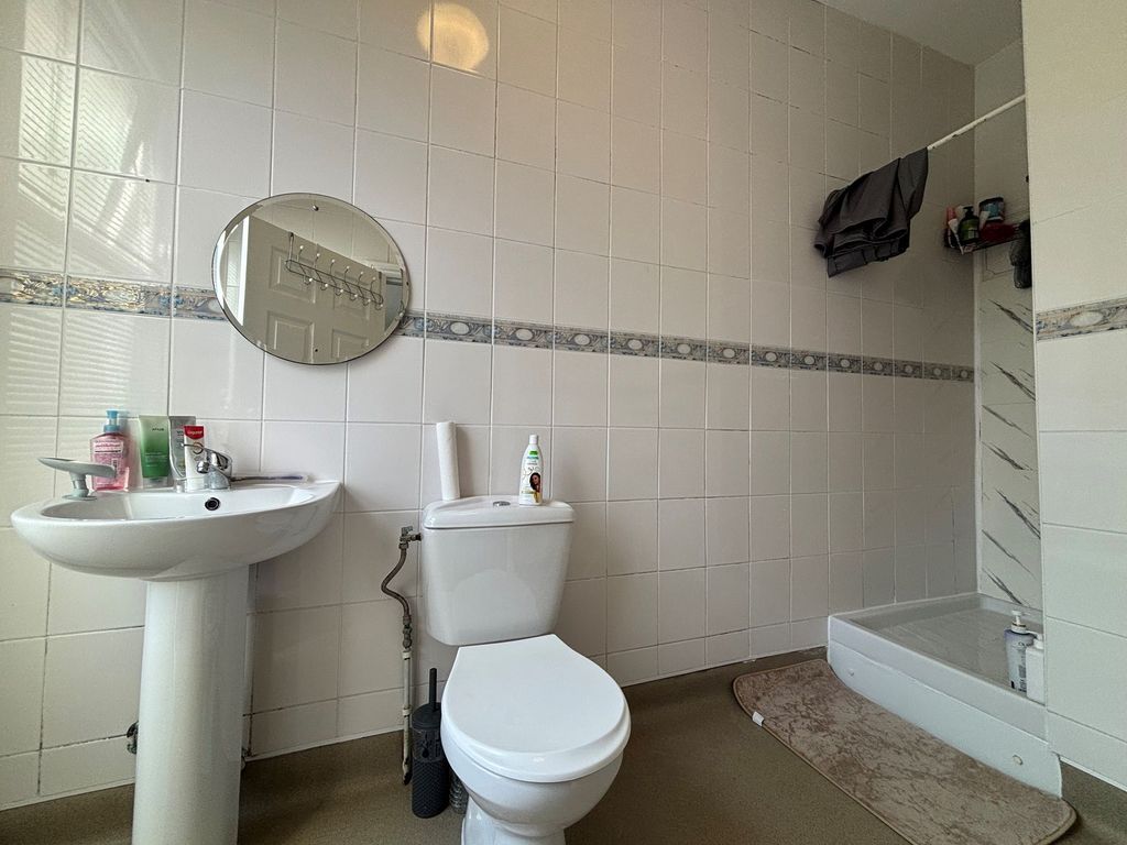 Property photo 3 of 6 Em-Suite