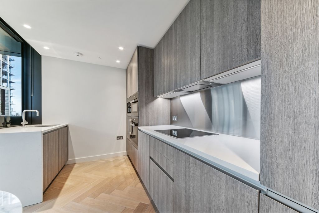 Property photo 3 of 11 Kitchen