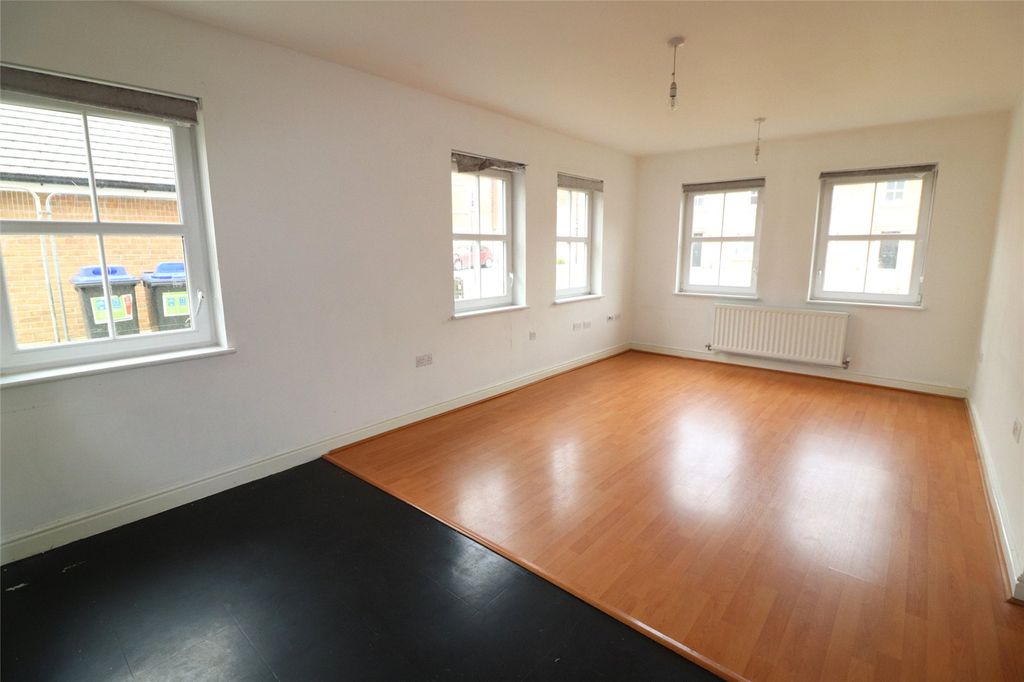 Property photo 2 of 11 Picture No. 27