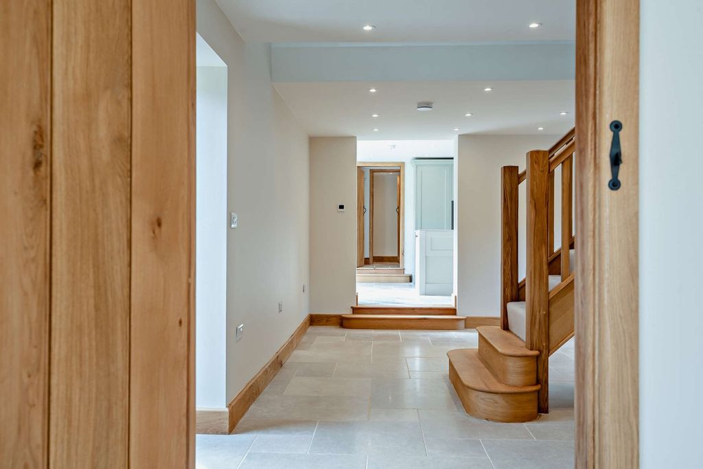 Property photo 3 of 20 Entrance