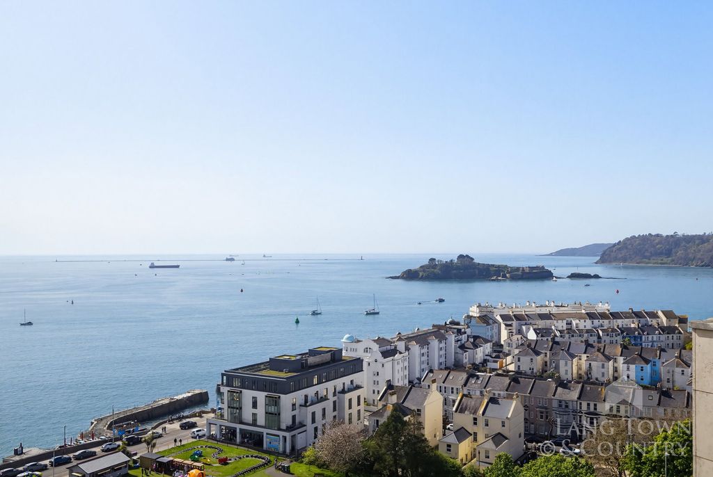 Property photo 2 of 23