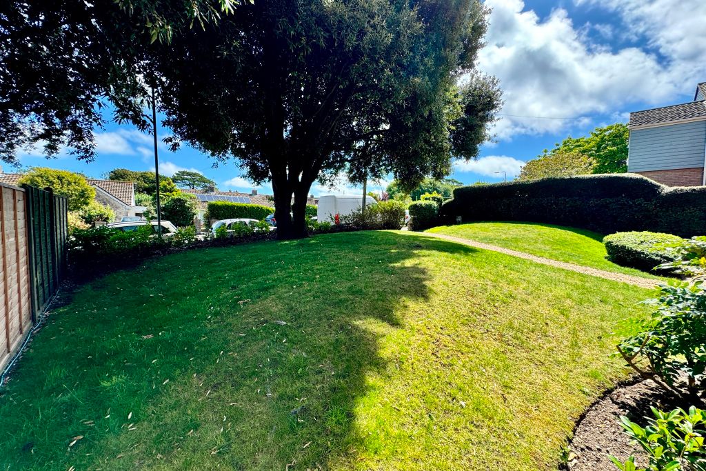 Property photo 3 of 14 Personal Front Garden