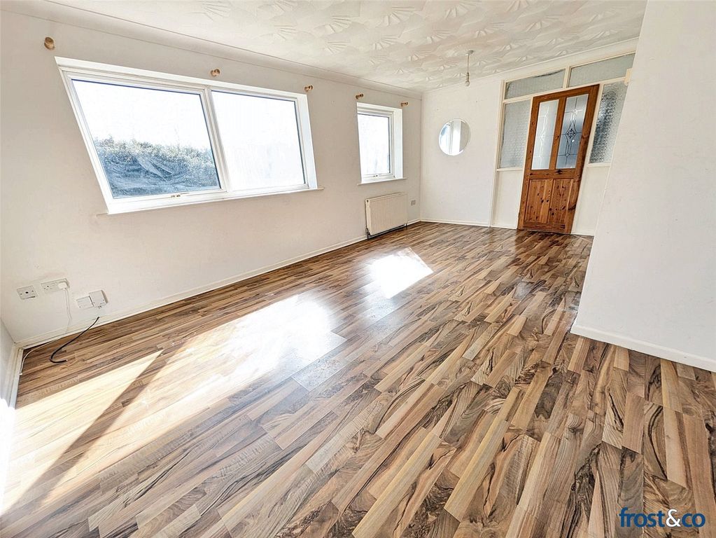 Property photo 3 of 8 Entrance