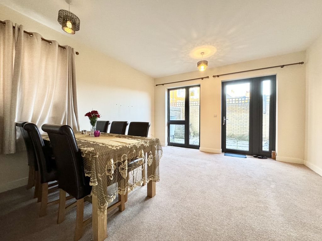 Property photo 3 of 11 Picture 3