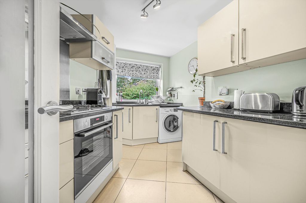 Property photo 2 of 14 Image