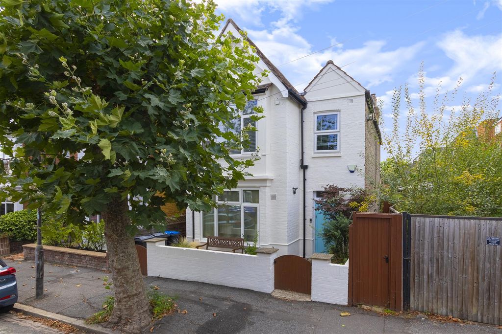 Property photo 3 of 10 External