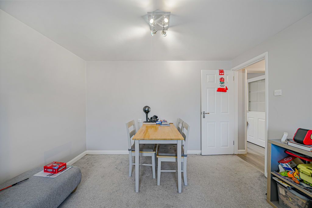 Property photo 3 of 11 Dining Area