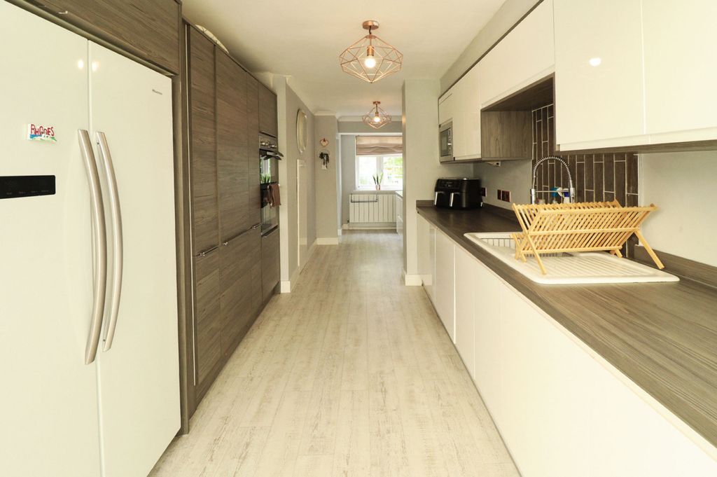 Property photo 2 of 12 Picture No. 11