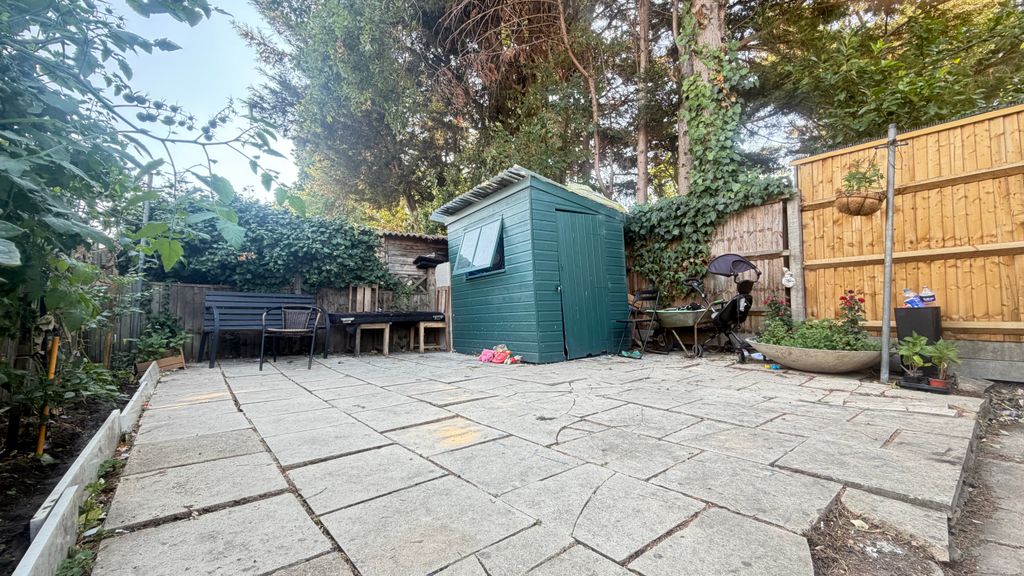 Property photo 1 of 6 Garden