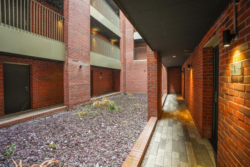 Property photo 2 of 16 Entrance