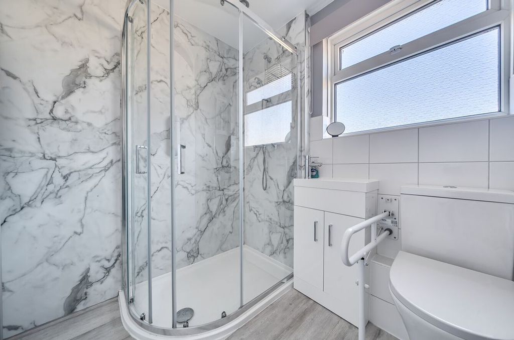 Property photo 3 of 11 14488021169ee6F72124Bf