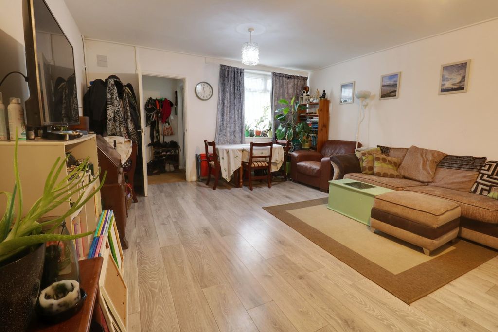 Property photo 1 of 9 6109980
