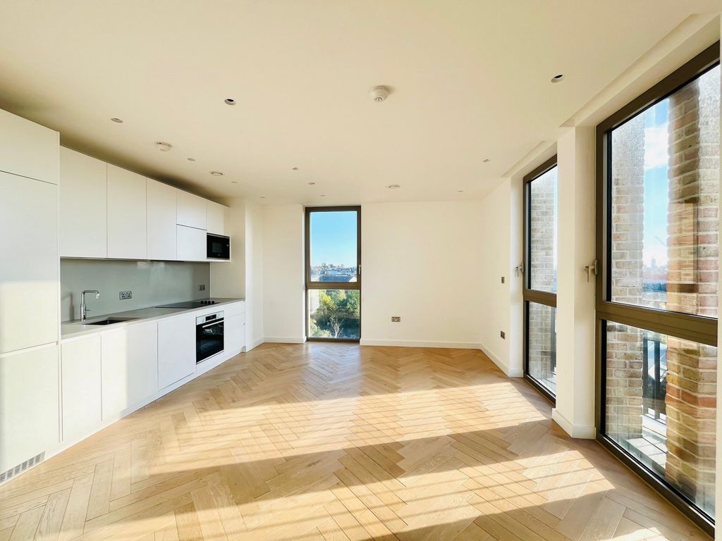 Property photo 1 of 16 Photo 8