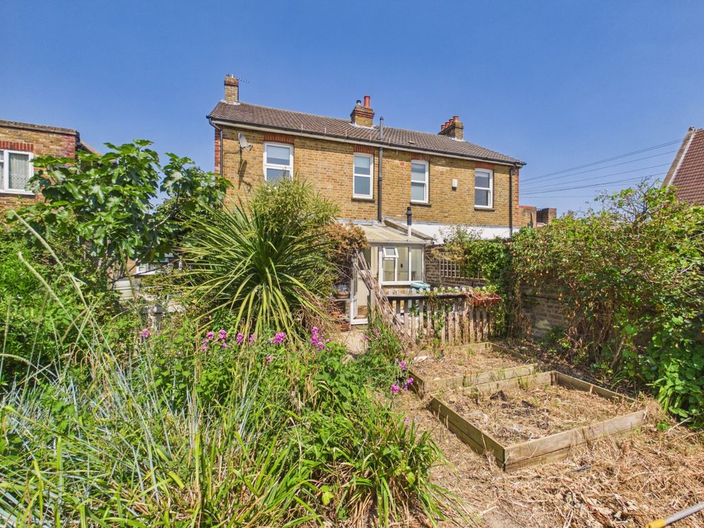 Property photo 3 of 16 Picture No. 13