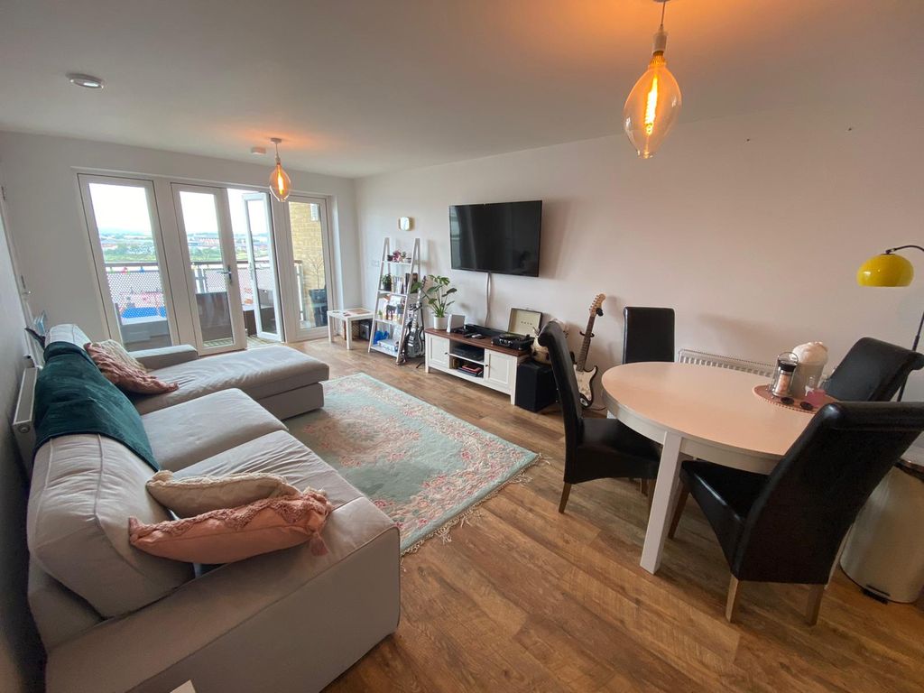 Property photo 2 of 23 d5c2887c-94cd-4E7d-A083-8E607Ebf9F49