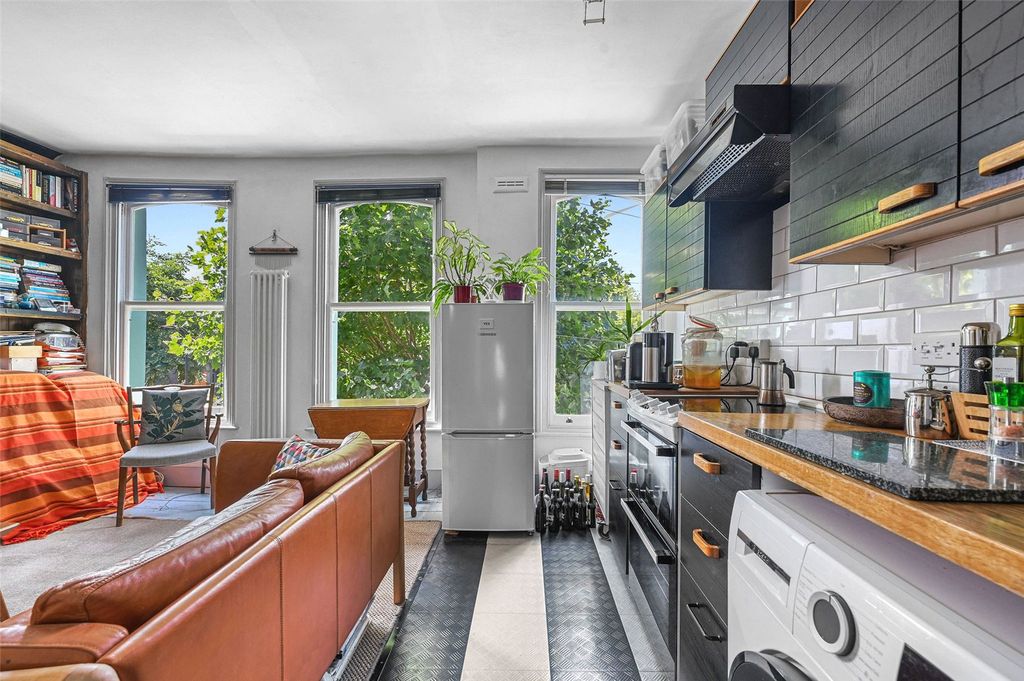 Property photo 3 of 12 Kitchen