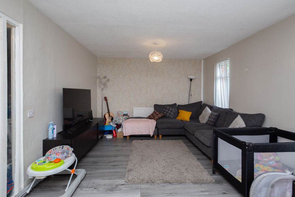 Property photo 2 of 22