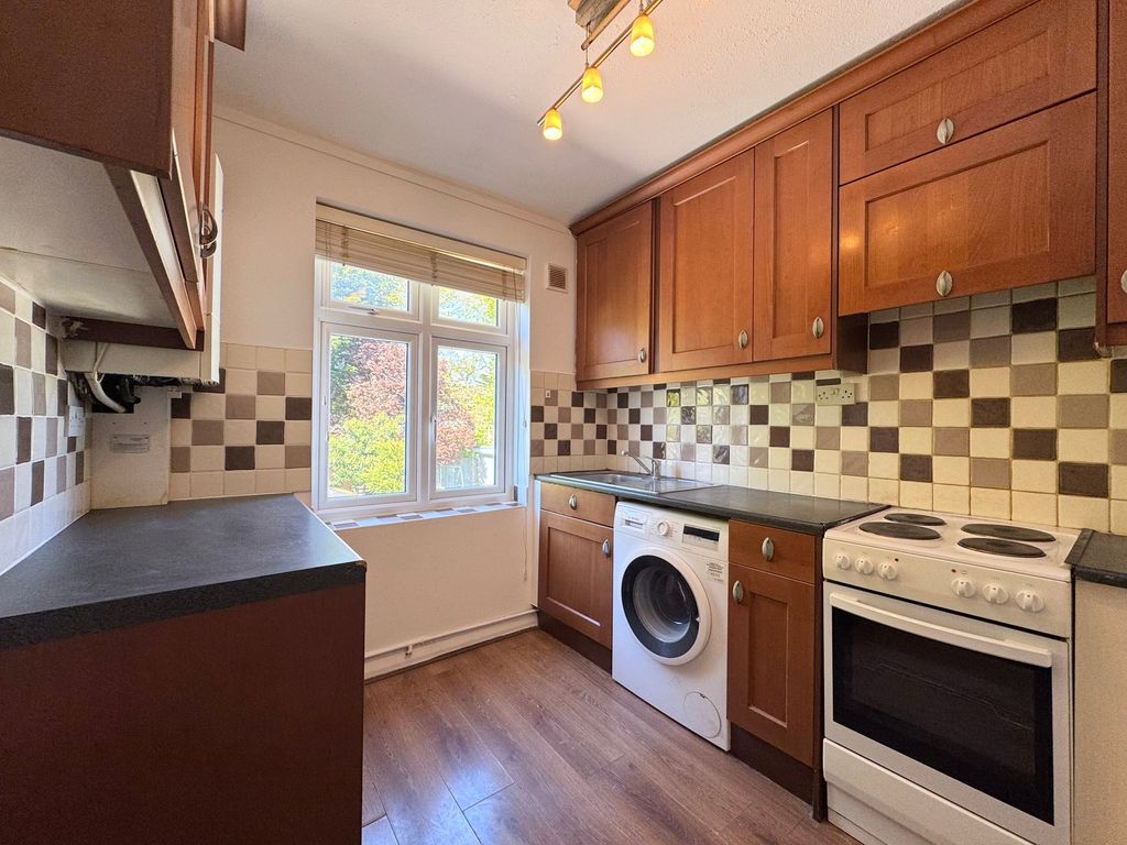 Property photo 3 of 10 Kitchen