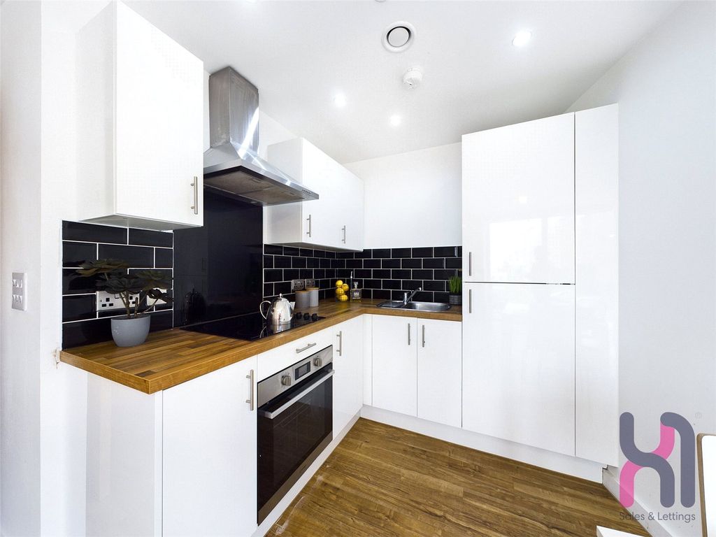 Property photo 3 of 7 Picture No. 11