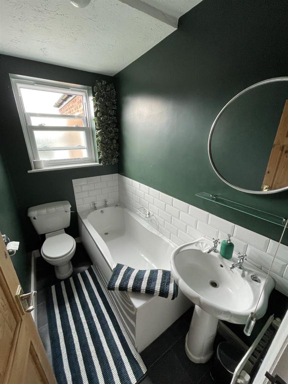 Property photo 3 of 9 Bath.Jpeg