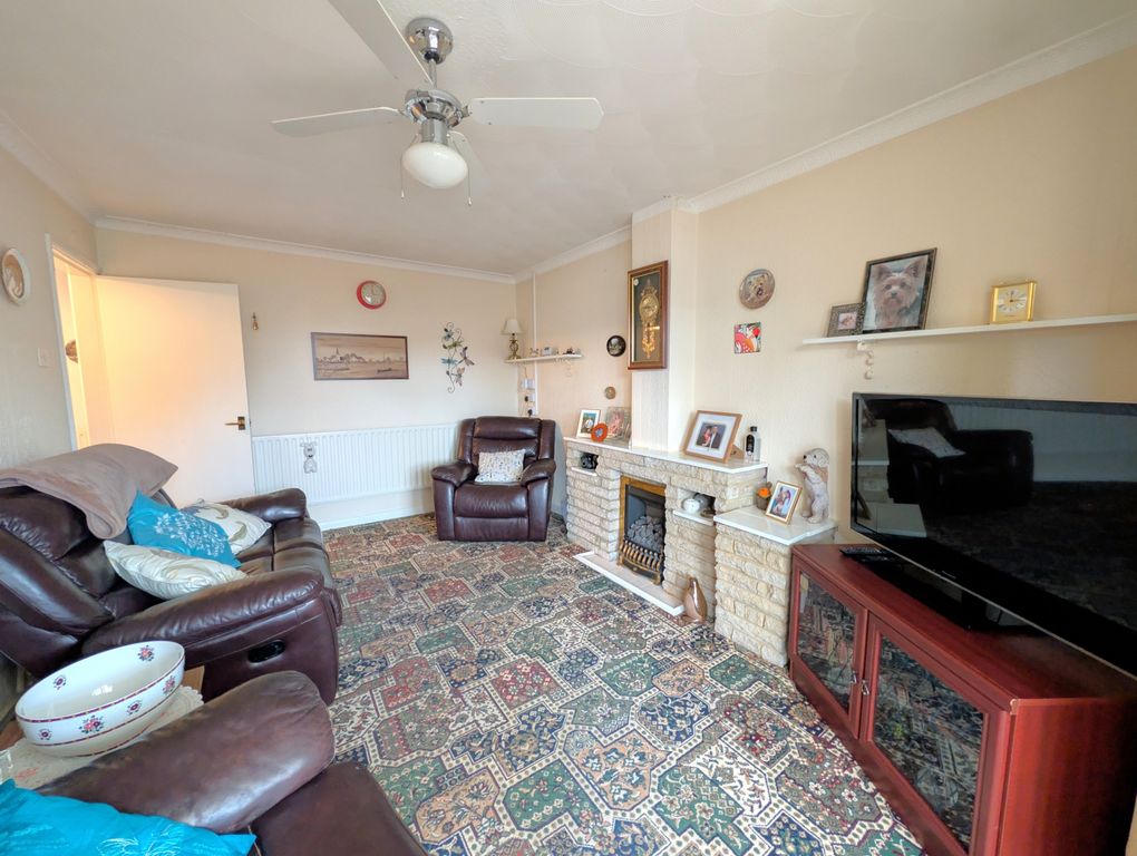 Property photo 2 of 12 Lounge