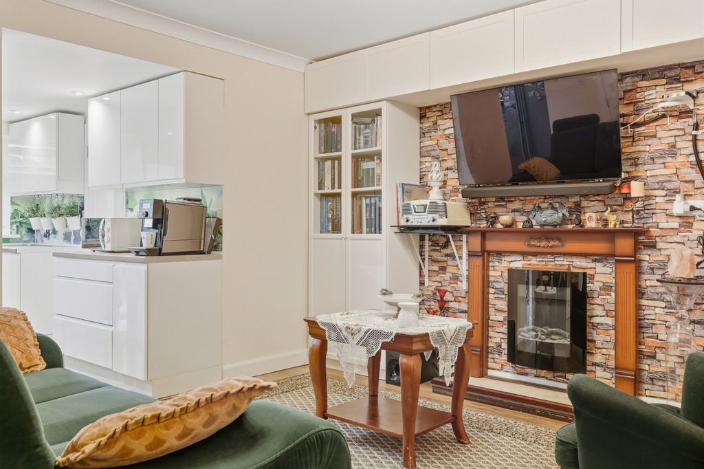 Property photo 1 of 30