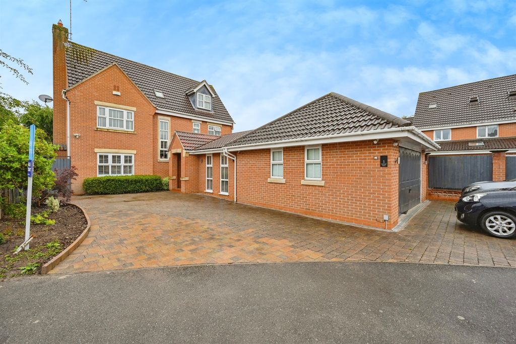 Property photo 1 of 28