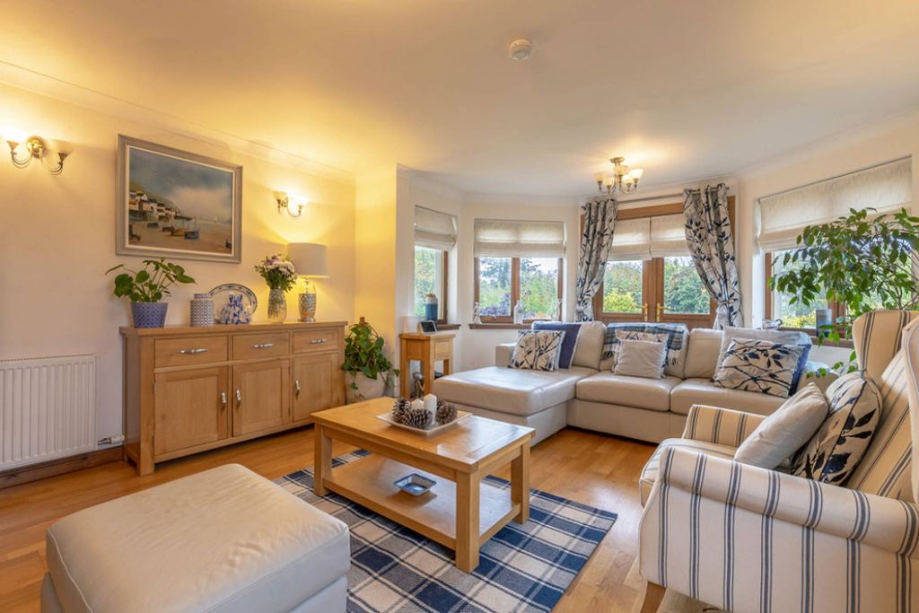 Property photo 2 of 27