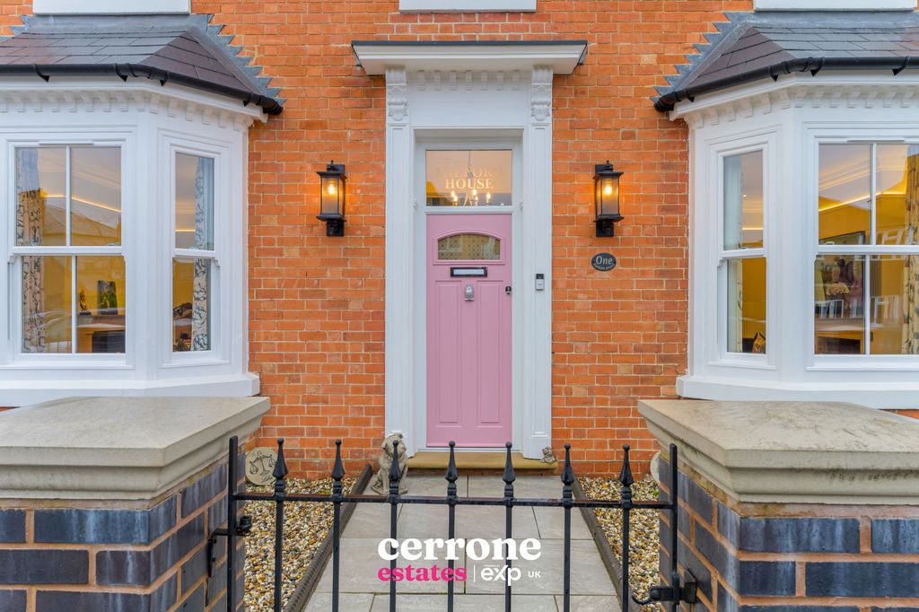 Property photo 2 of 31