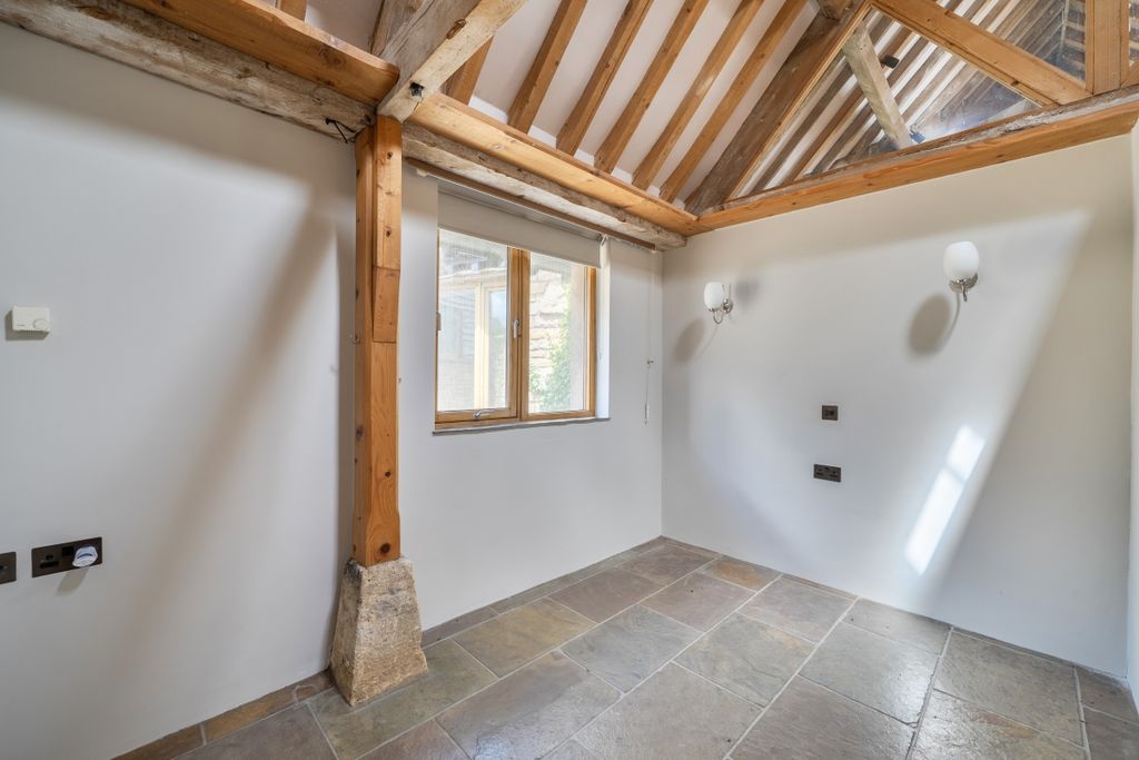 Property photo 3 of 19 1470049-3-6A22F42...