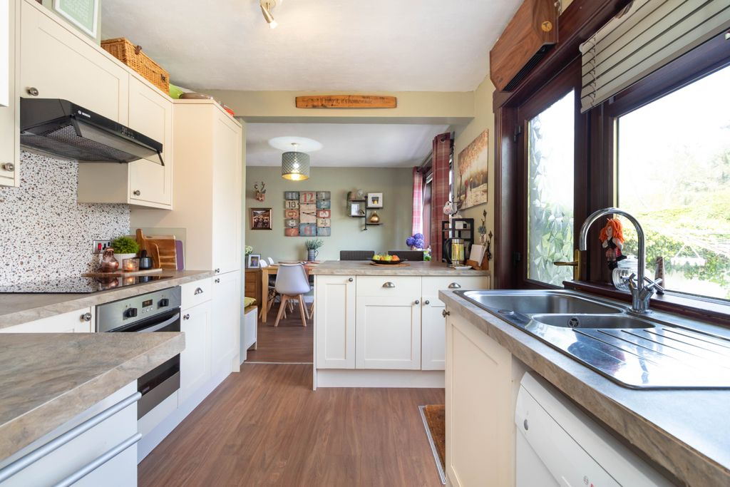 Property photo 3 of 29 Kitchen