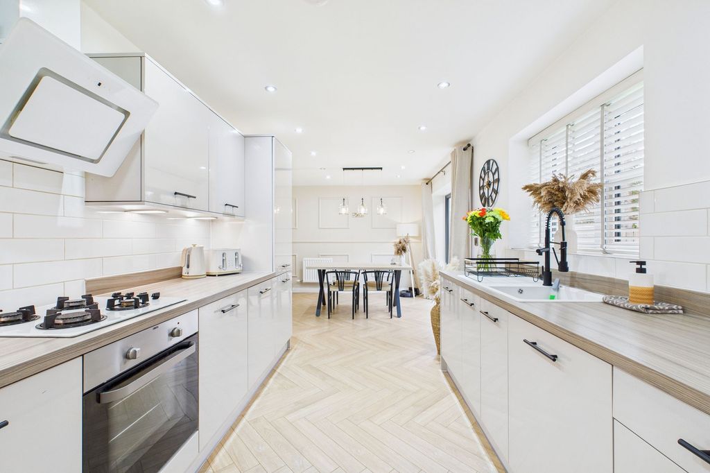 Property photo 1 of 33