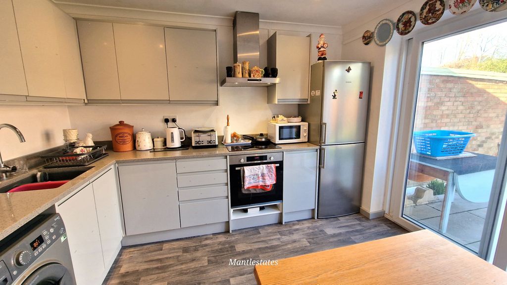 Property photo 3 of 13 Kitchen