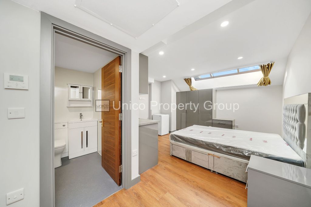 Property photo 2 of 27