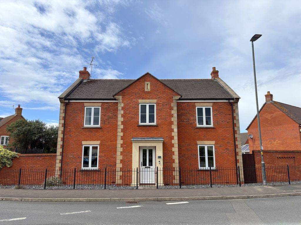 Property photo 1 of 23 4 Bedroom Detached House For Sale