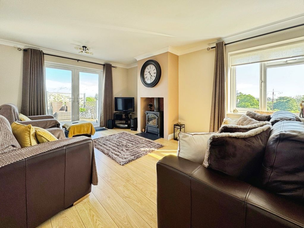 Property photo 3 of 35 Pbox-Img.Jpg