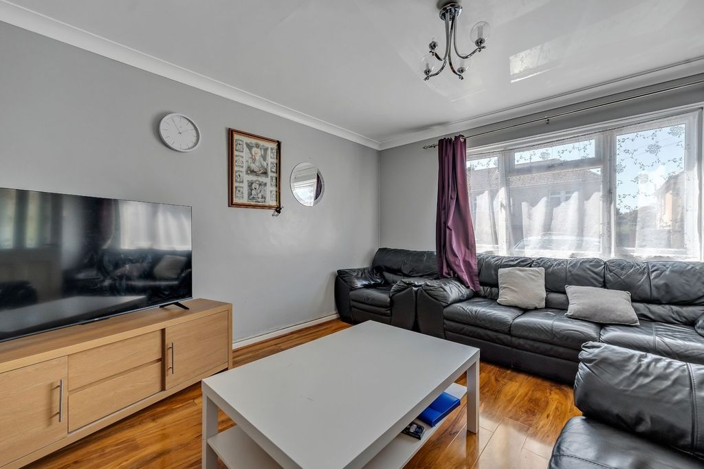 Property photo 3 of 19