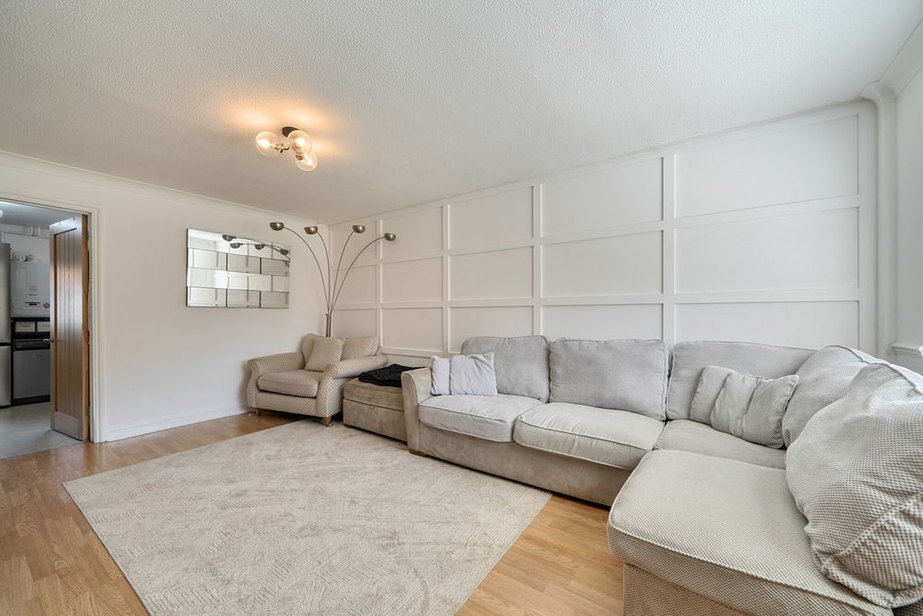 Property photo 3 of 15 1464623-10-6A1034...