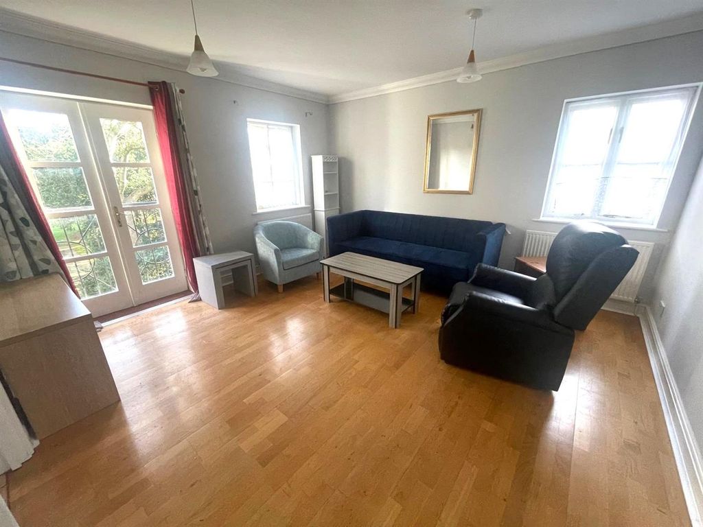 Property photo 2 of 5 Lounge.Jpg