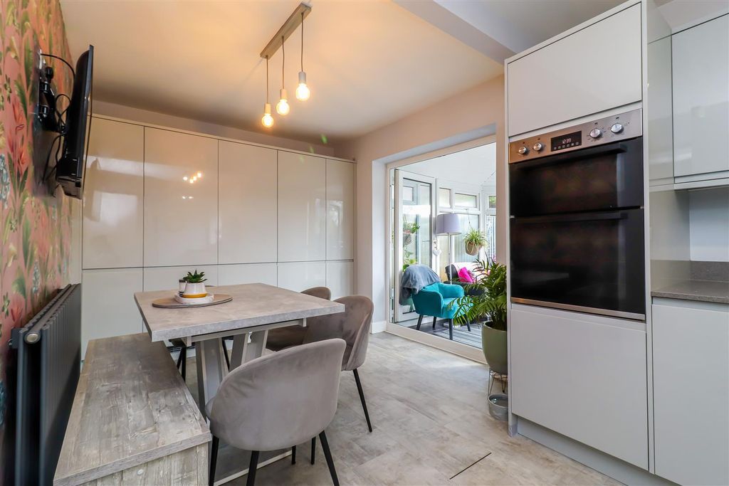 Property photo 3 of 17 Kitchen/Diner